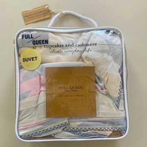 Last price drop! NWT cupcakes & cashmere full/queen duvet cover